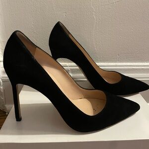 Manolo Blahnik Black Suede Pointed Toe Pumps